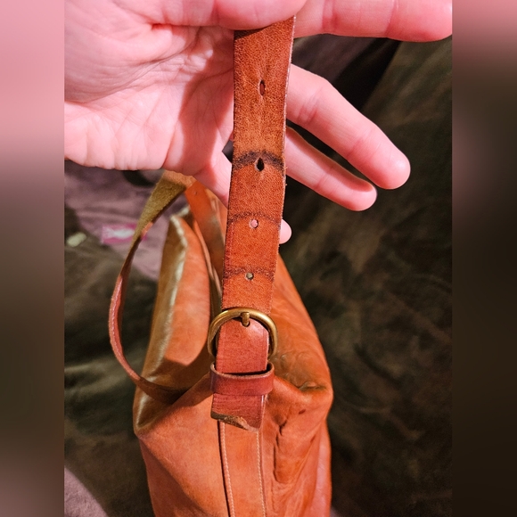 Il Bisonte Genuine Leather Crossbody In Warm Brown - Picture 8 of 10